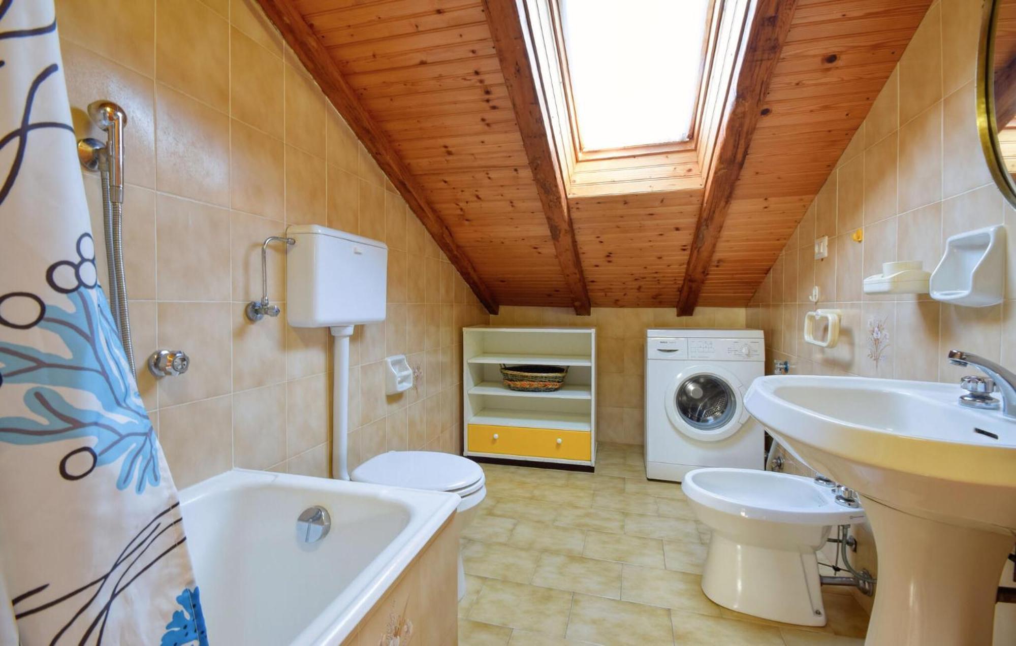 2 Bedroom Stunning Apartment In Moneglia Zewnętrze zdjęcie