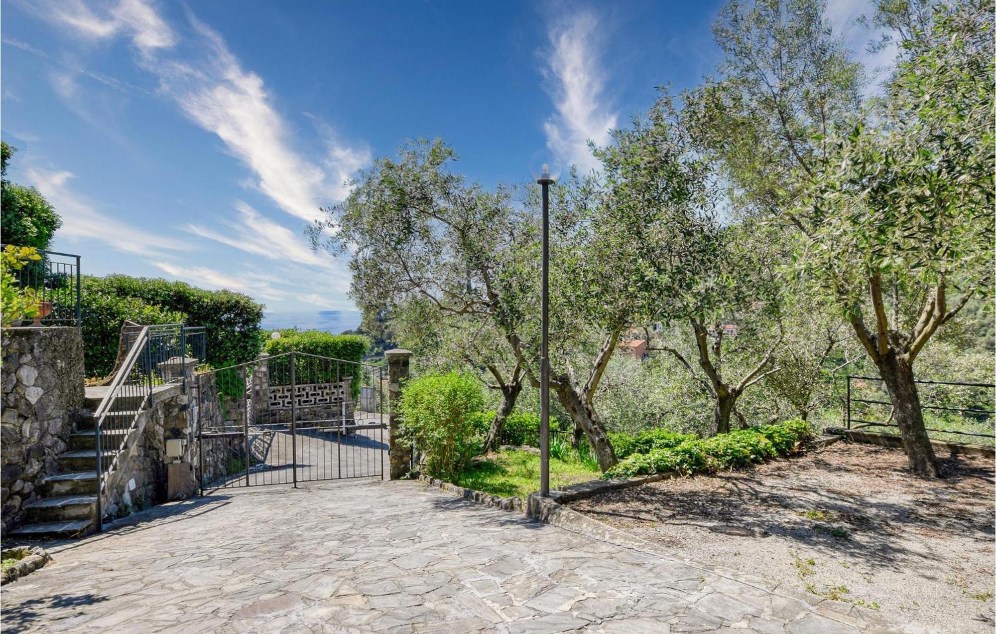 2 Bedroom Stunning Apartment In Moneglia Zewnętrze zdjęcie